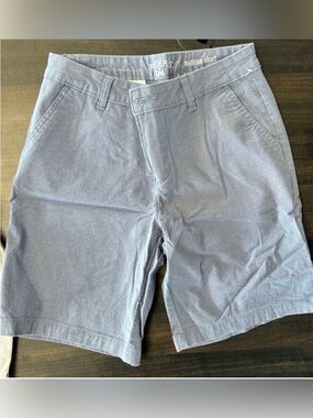 Riders by Lee midrise chino shorts are versatile, casual women's shorts 
size 6